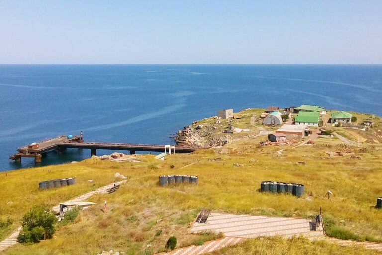 остров змеиный